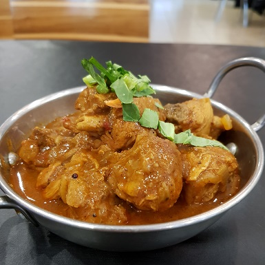 Chicken curry with bones